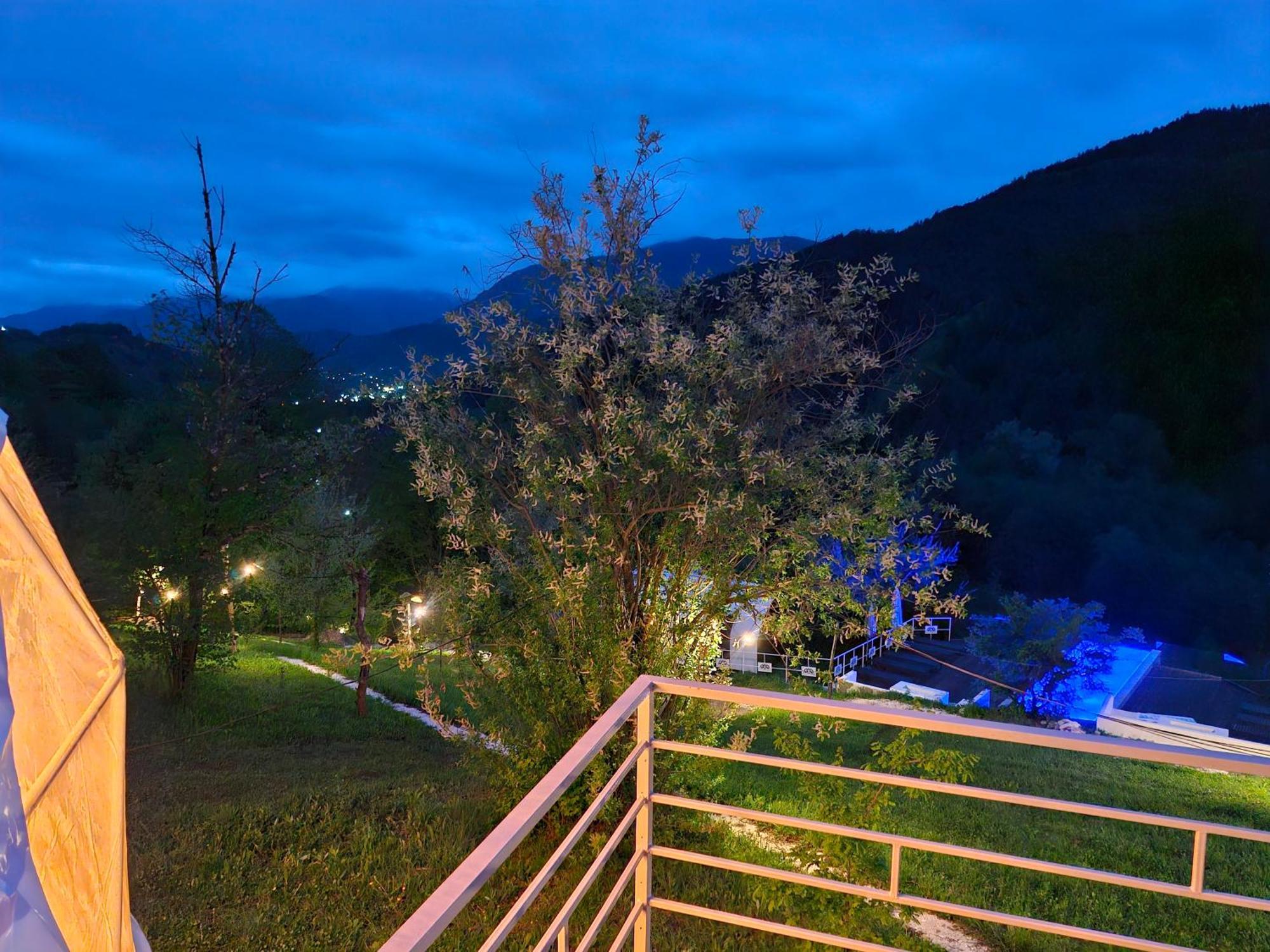 Glamping Georgia Krikhi Hotell Ambrolauri Eksteriør bilde