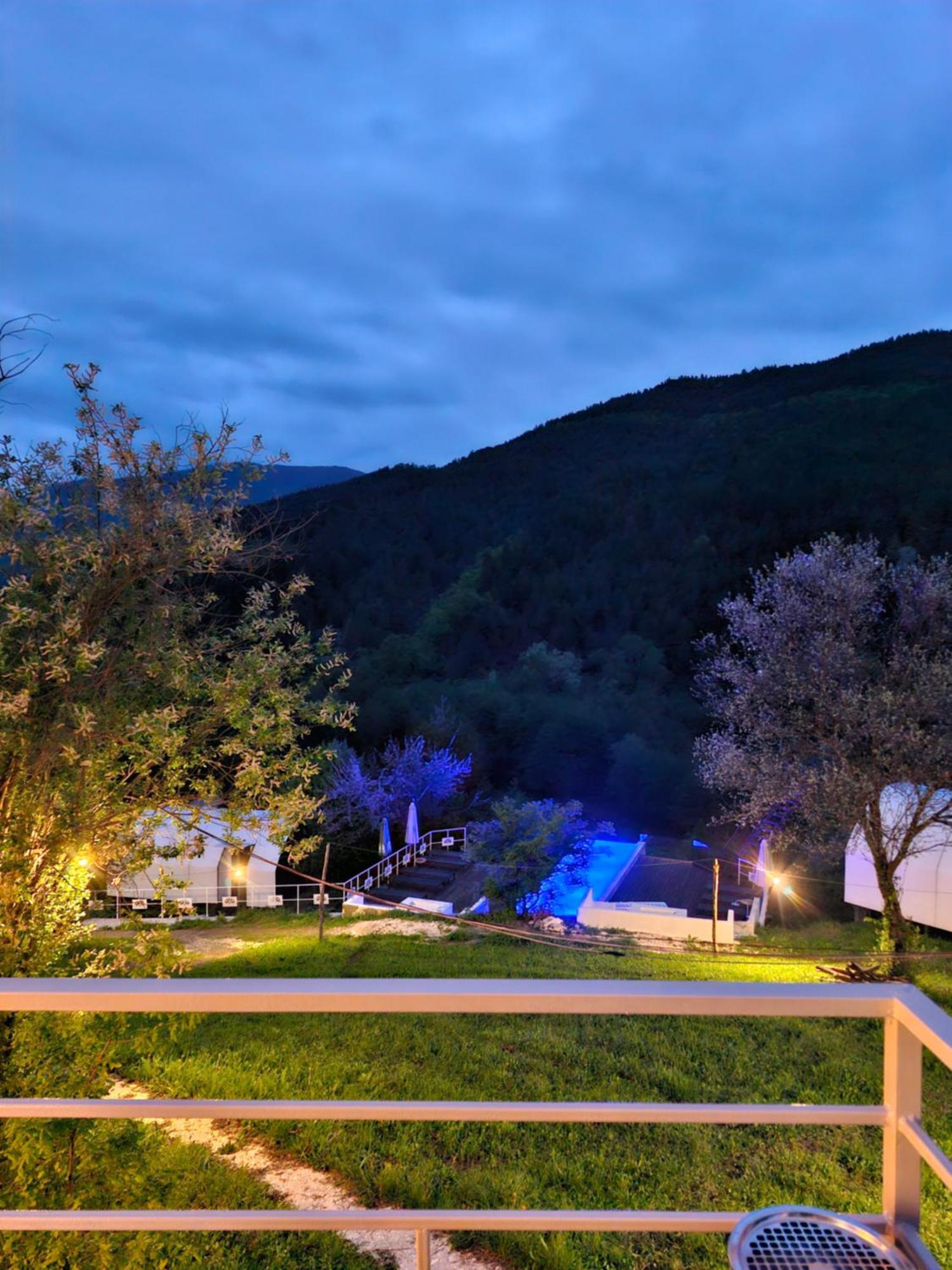 Glamping Georgia Krikhi Hotell Ambrolauri Eksteriør bilde